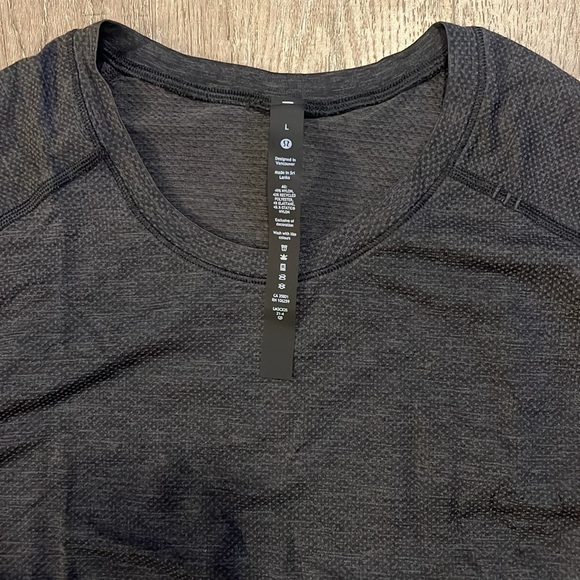 Lululemon Metal Vent Tech Short Sleeve V 2.0 - Picture 7 of 8
